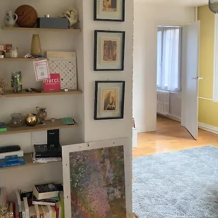 Colorful & Cozy Flat - 10 Min Walk From Paris شقة